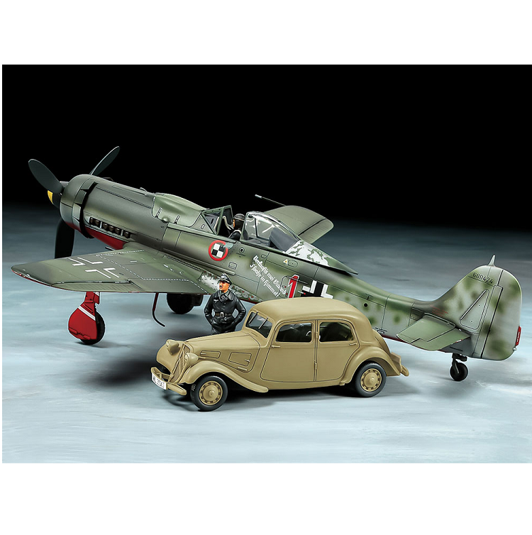 TAMIYA Focke-Wulf FW190 D-9 JV44 w/ Citroen Traction 11CV Staff Car 1:48 - 25213