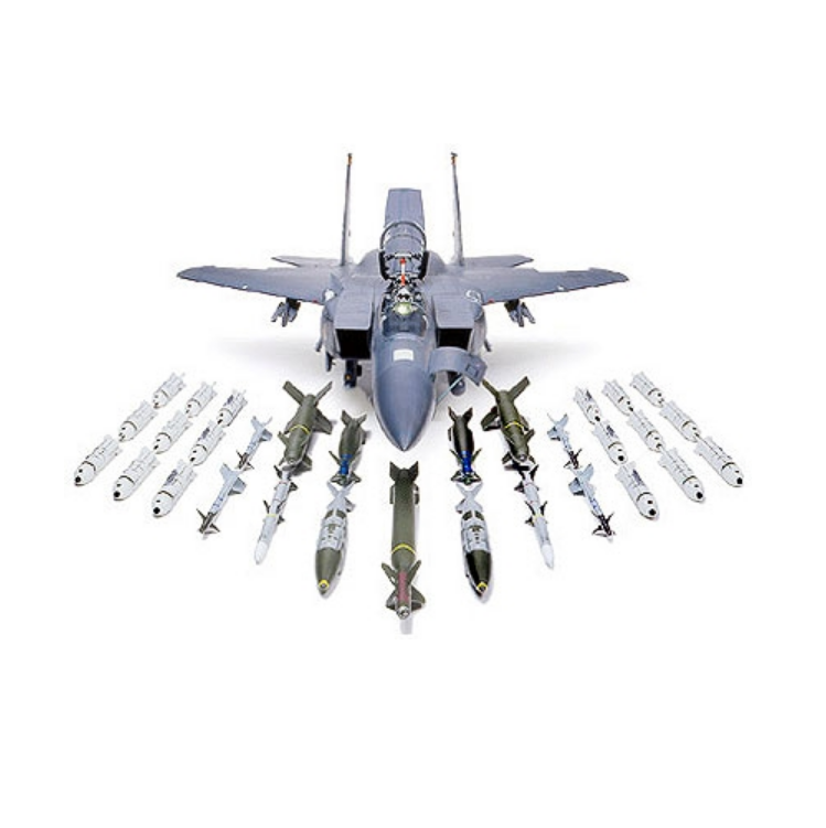 TAMIYA McDonnell Douglas F-15E Strike Eagle w/ Bunker Buster 1:32 - 60312