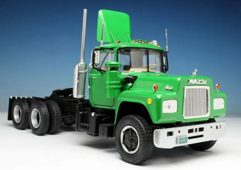 AMT Mack R685ST Semi Tractor 1:25 - AMT1039 | RC Garage Hobby Shop