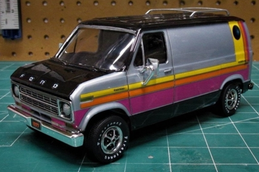AMT 1977 Ford Cruising Van 2T 1:25 - AMT1108M