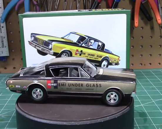 AMT 1966 Plymouth Barracuda Hemi Under Glass 1:25 - AMT1153