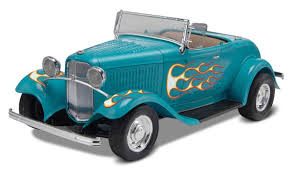 REVELL 32 FORD STREET ROD 1:24 - 0882