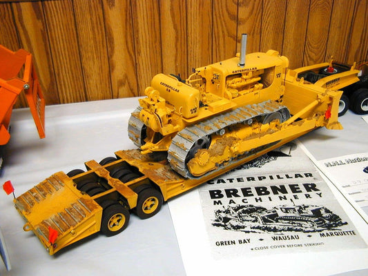 AMT Lowboy Trailer & Bulldozer Combo 1:25 - AMT1218