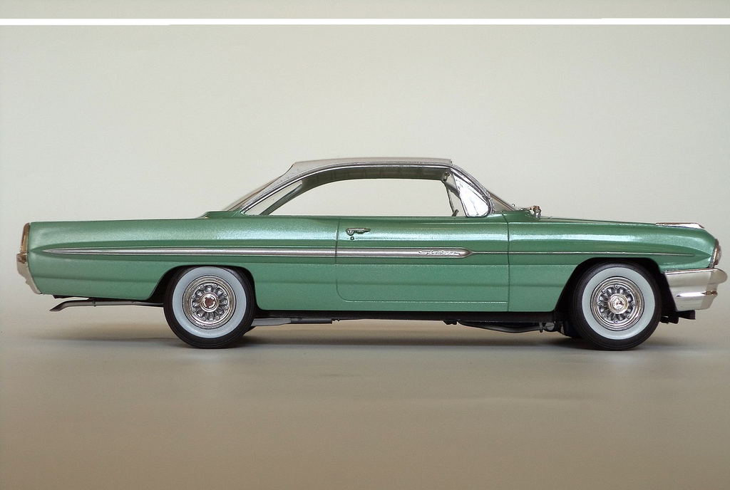 MOEBIUS 1961 Pontiac Ventura SD 1:25 - MOE1211